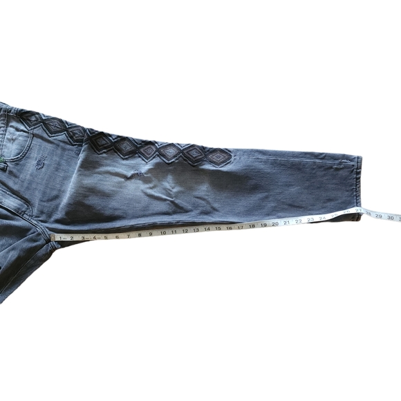 Sandrine Rose grey embroidered distressed jeans - Picture 9 of 10